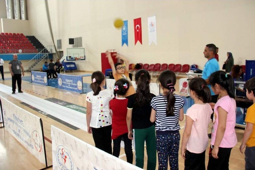 Sporcular Yeteneklerinin K&uuml;&ccedil;&uuml;kken Farkında Olacak