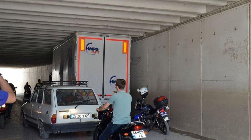 Yüksekliği Hesaplayamadı, Alt Geçide Sıkıştı