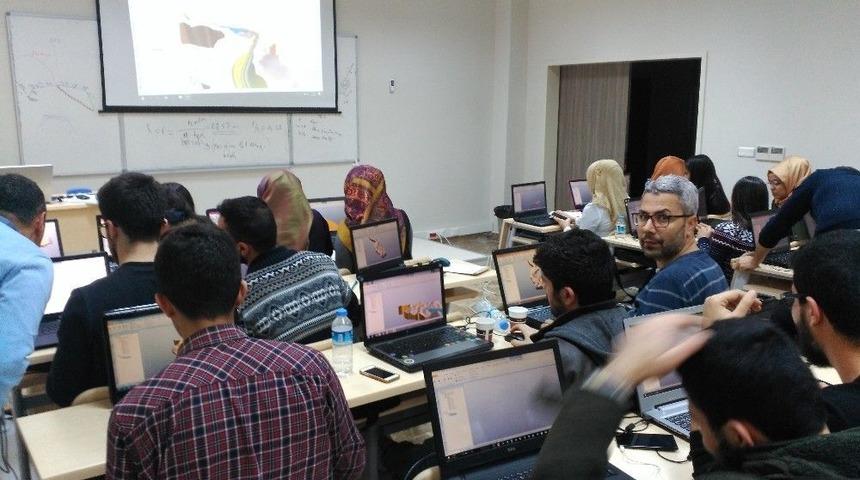 M&uuml;hendis Adayları İ&ccedil;in Bilgisayar Destekli Tasarım Eğitimi