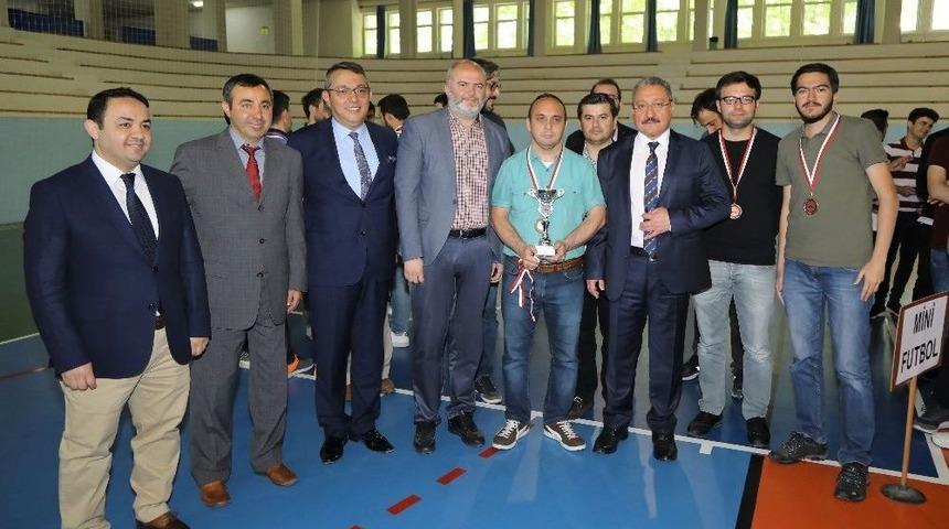 Erü’de 18. Geleneksel Spor Şenliği Ödülleri Sahiplerini Buldu