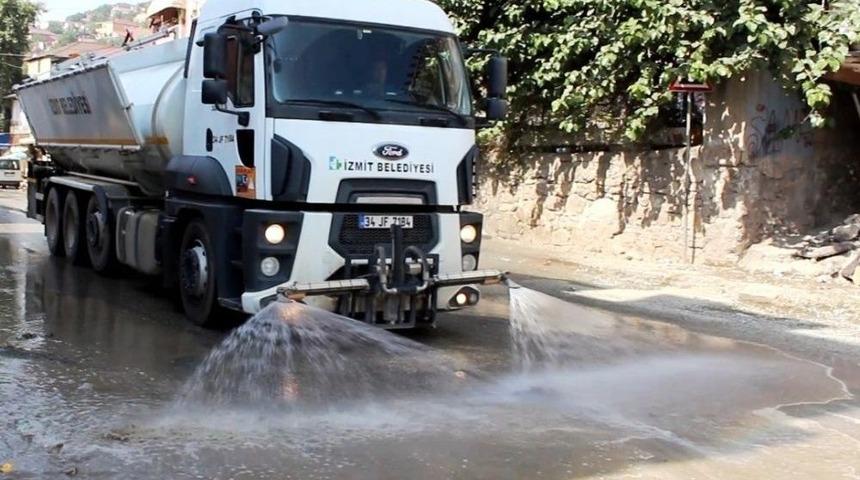 İzmit&rsquo;te Temizlik &Ccedil;alışmaları Hız Kesmiyor