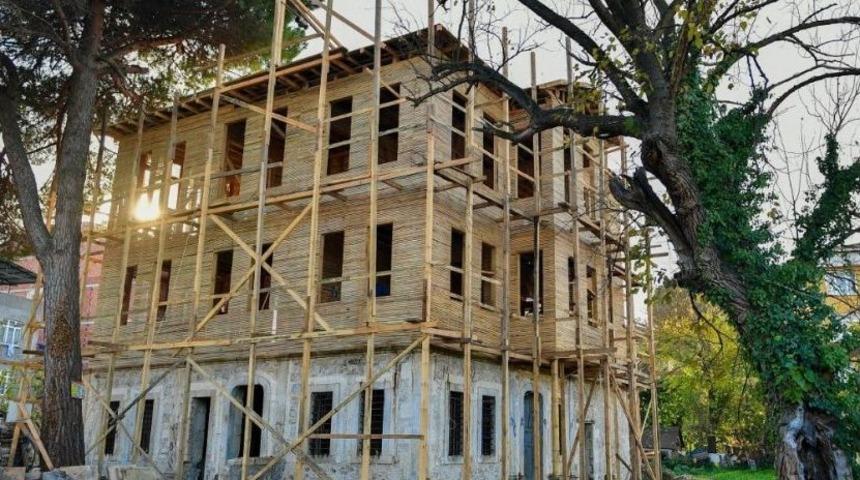 &Uuml;nye&rsquo;de Tarih Yeniden Canlanıyor