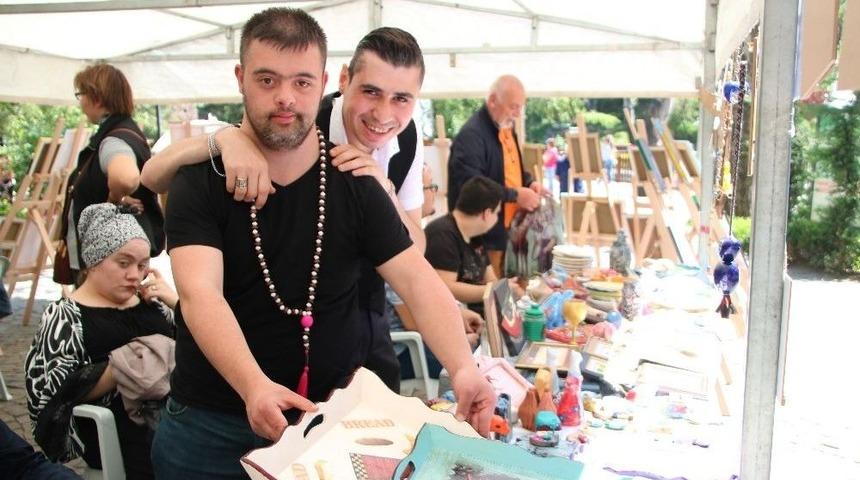 &Ccedil;engel At&ouml;lye&rsquo;nin 10. Yılı A&ccedil;ılan Sergi İle Kutlandı