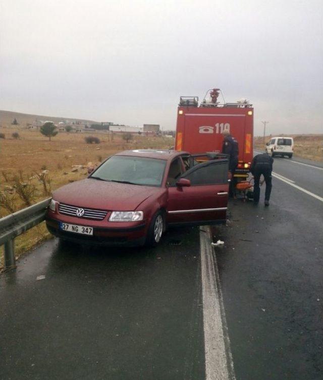 Gaziantep’te Otomobil İle Minibüs Çarpıştı: 10 Yaralı