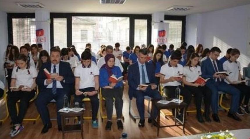 Kaymakam Sırmalı &Ouml;ğrenciler İle Kitap Okudu