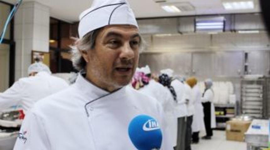 Beyoğlu&rsquo;nda Aşevi Kazanları İftar Sofrası Kuramayanlar İ&ccedil;in Kaynıyor