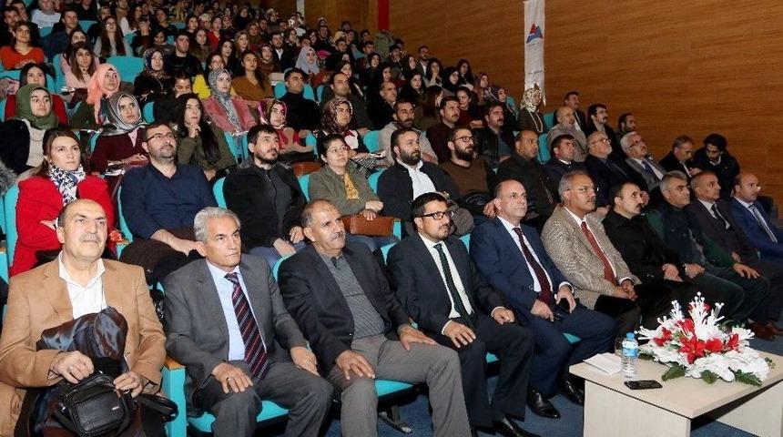 Ai&ccedil;&uuml;&rsquo;de &Ouml;ğretmenler G&uuml;n&uuml;n Programı D&uuml;zenlendi