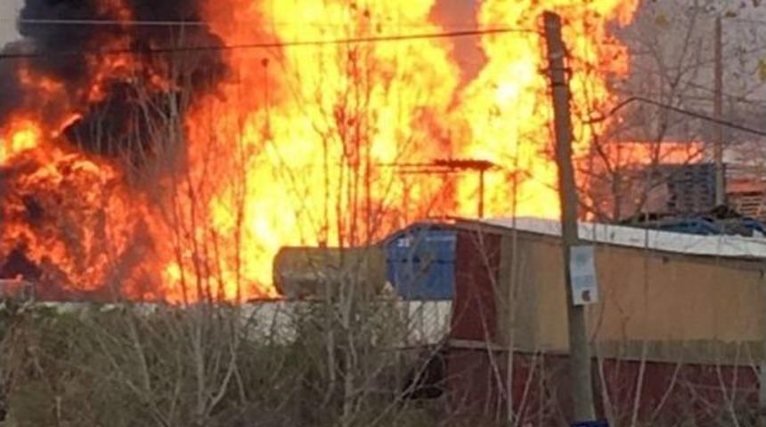 Parf&uuml;m Fabrikasının Deposu Alev Alev Yandı