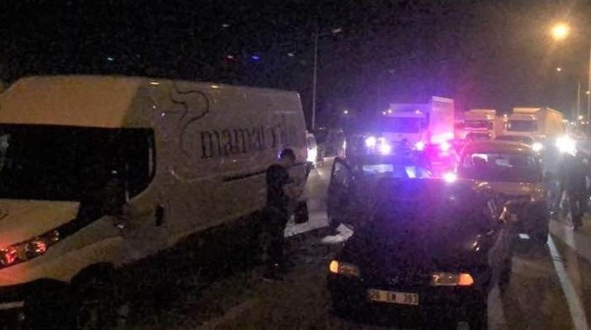 Zincirleme Kazada 4 Kişi Yaralandı