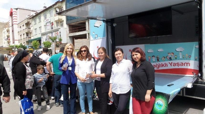 Uşak&rsquo;ta Sağlıklı Yaşam Standı A&ccedil;ıldı