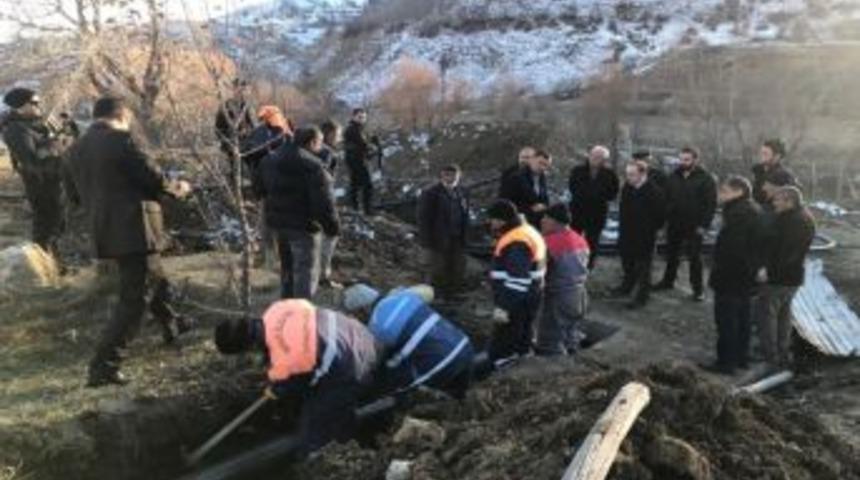 Hakkari Belediyesinden İ&ccedil;me Suyu &Ccedil;alışması