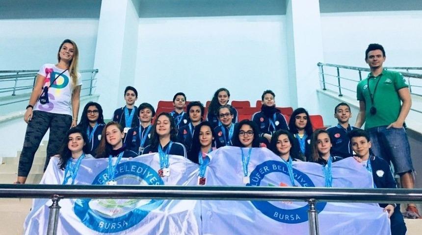 Nil&uuml;ferli Y&uuml;z&uuml;c&uuml;ler 42 Madalya Kazandı