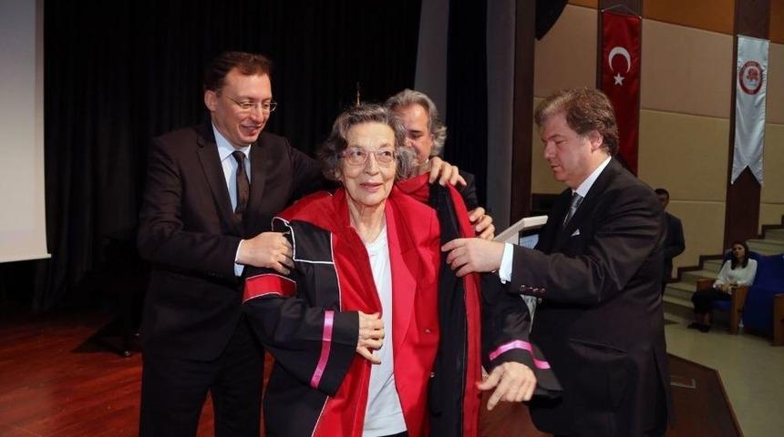 Sd&uuml;&rsquo;den Devlet Sanat&ccedil;ısı Suna Kan&rsquo;a Fahri Doktora Payesi