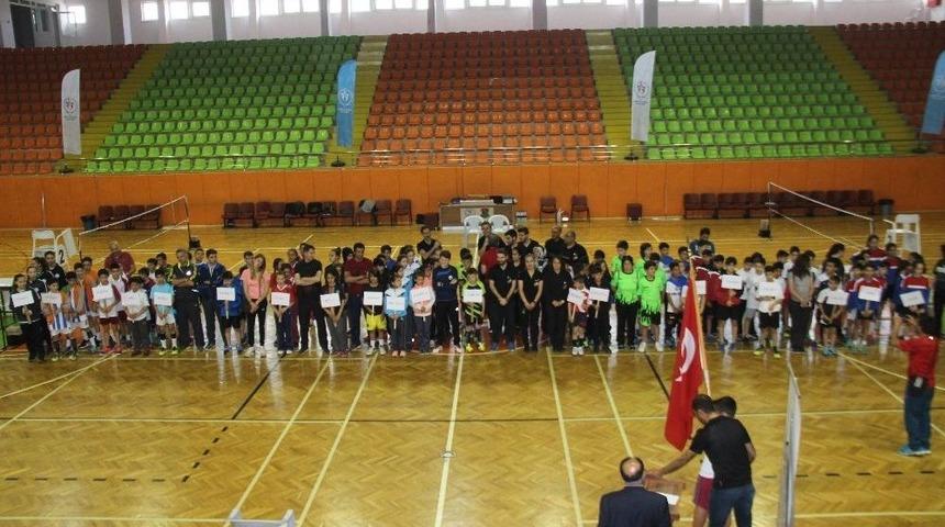 K&uuml;&ccedil;&uuml;kler Badminton T&uuml;rkiye Şampiyonası Başladı