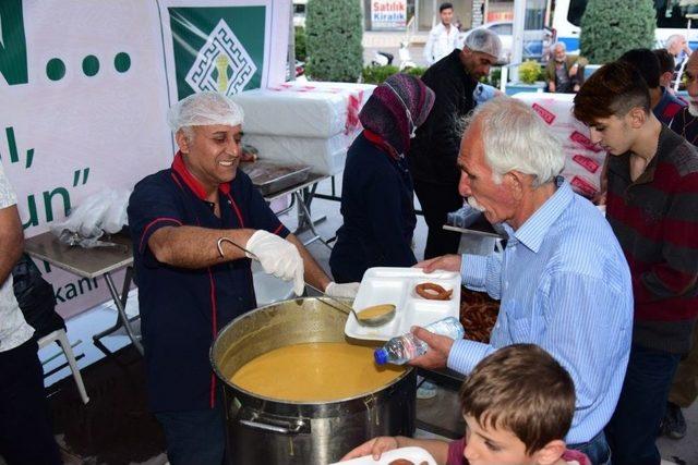 İftar Çadırında İlk Kepçe Başkan Kadir Kara’dan