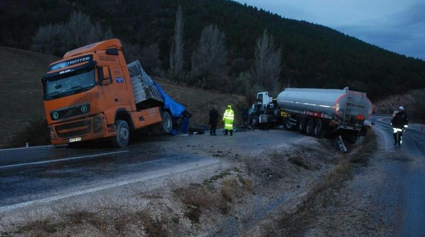 Tanker İle Tır &Ccedil;arpıştı: 1 Yaralı