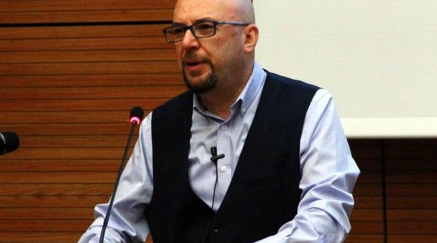 Doç. Dr. Mahir Kalfa: “çocuğunuza İsim Koyarken Dikkat Edin”