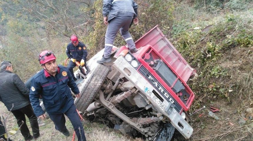 Samsun’da Kamyon Şarampole Yuvarlandı: 1 Yaralı