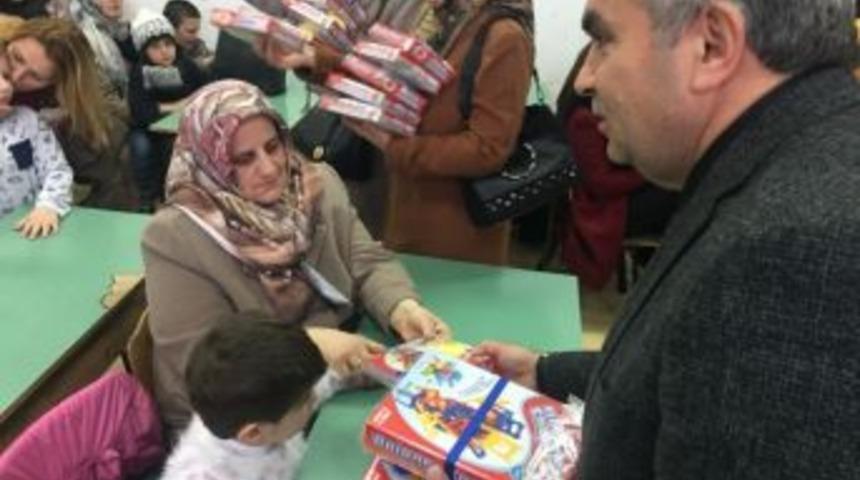 Başkan Dursun Ay Makedonya&rsquo;da &Ouml;zel &Ccedil;ocukları Sevindirdi