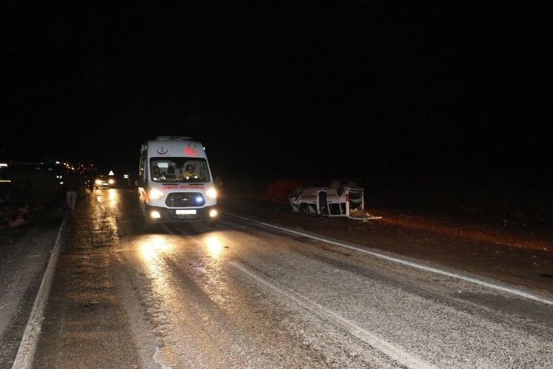Diyarbakır&rsquo;da Trafik Kazası: 1 &Ouml;l&uuml;, 9 Yaralı