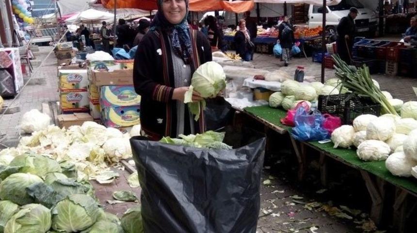 Temizlik Bilinçlendirmesi Ve Çöp Poşeti Dağıtımı Devam Ediyor