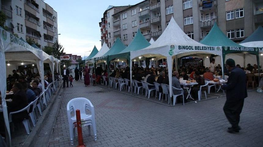 Bing&ouml;l&rsquo;de Her G&uuml;n 2 Bin Kişiye Sıcak Aş