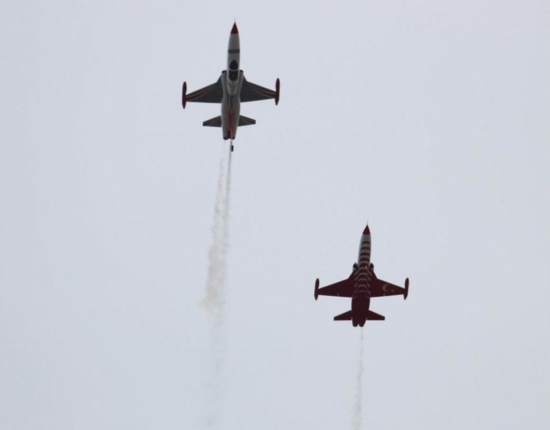 T&uuml;rk Yıldızları Ve Solo T&uuml;rk Nefes Kesti