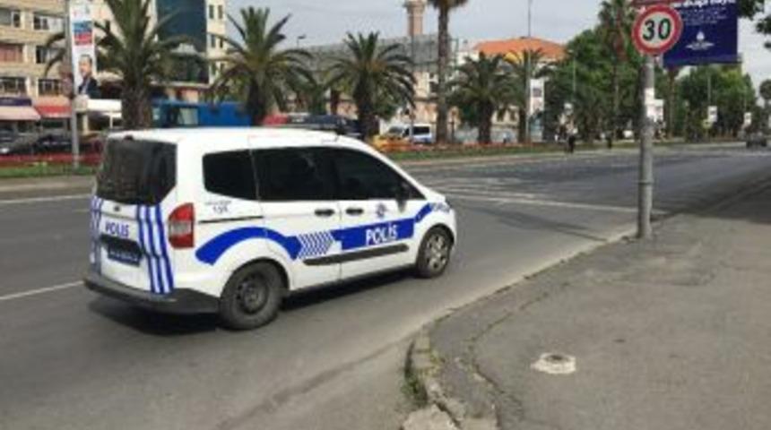 İstanbul&rsquo;da Yola Sa&ccedil;ılan D&ouml;vizleri Vatandaşlar Topladı