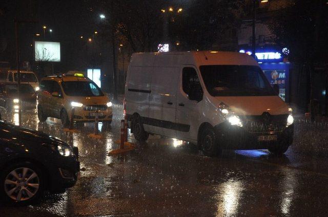 Aniden Bastıran Yağış Zor Anlar Yaşattı 1