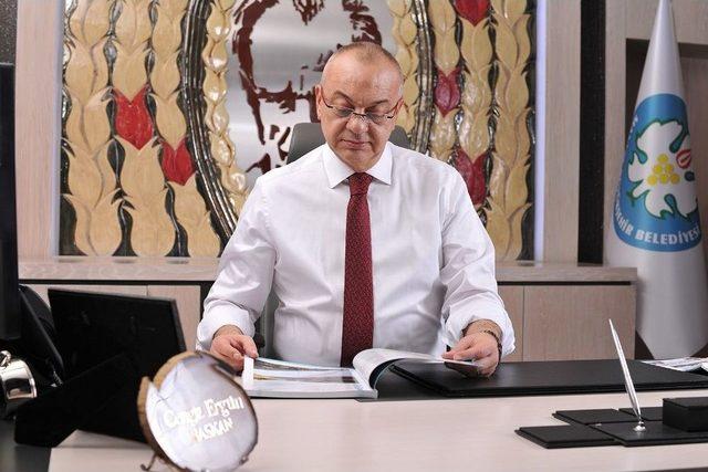 Başkan Erg&uuml;n Yine Zirvede 2