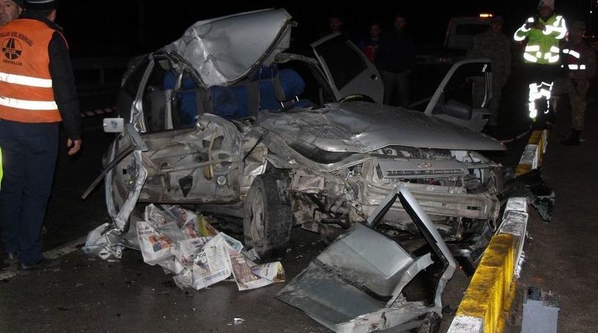 Amasya&rsquo;da Feci Kaza: 2 &Ouml;l&uuml;, 4 Yaralı