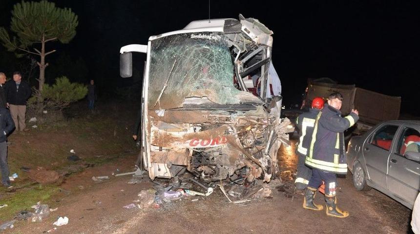 Otob&uuml;s Kazasında Yaralanan 31 Kişiden 12&rsquo;si Taburcu Oldu