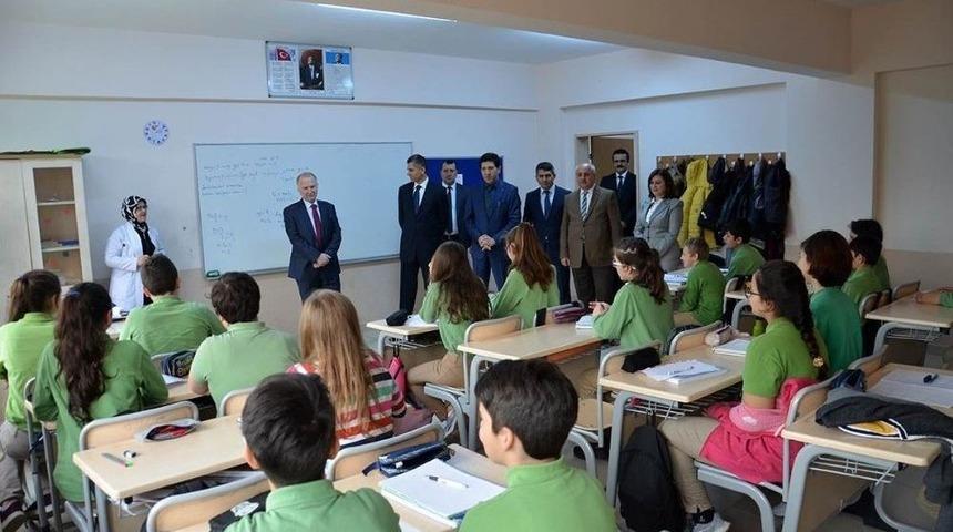 Vali Ceylan &Ouml;ğrencilerle Bir Araya Geldi