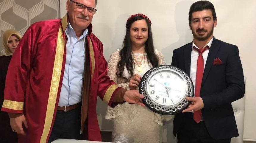 Başkan Duymuş, Gen&ccedil; &Ccedil;iftin Nikahını Kıydı
