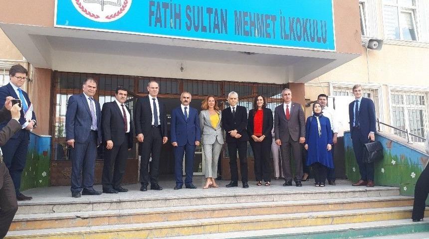 Avrupa Komisyonu Genel Direkt&ouml;r Yardımcısı Popowski, Suriyeli &Ccedil;ocukların Okullarını Ziyaret Etti