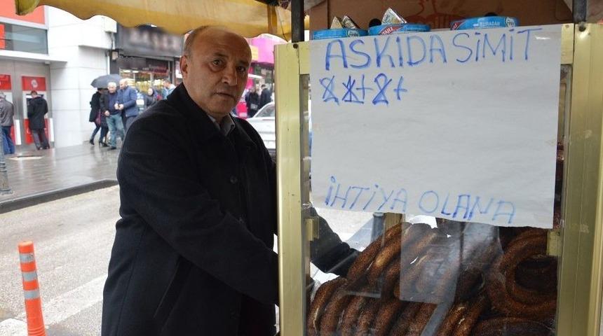 İhtiya&ccedil; Sahiplerine &lsquo;askıda Simit&rsquo; Desteği