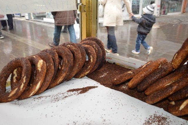 İhtiyaç Sahiplerine ‘askıda Simit’ Desteği