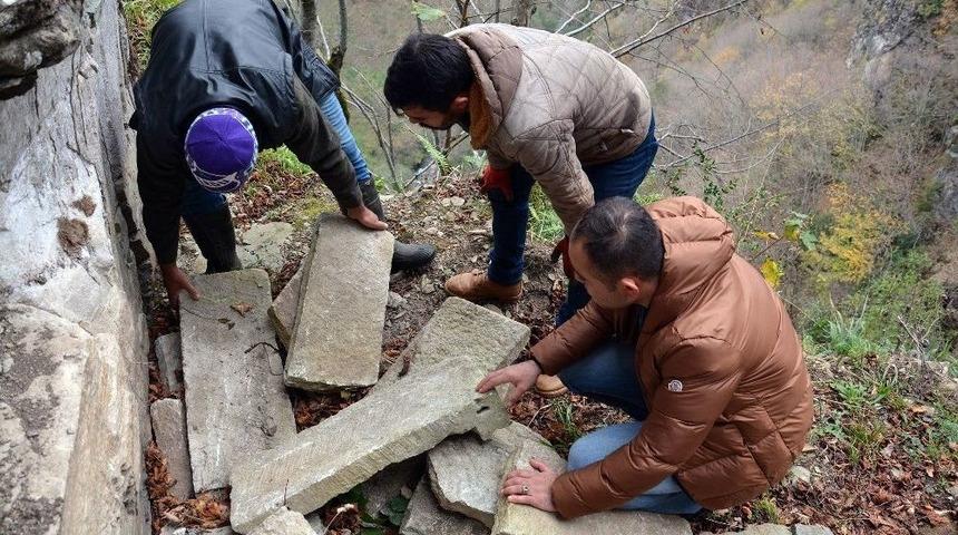Define Avcıları Lahit Mezarı Ortaya &Ccedil;ıkardı