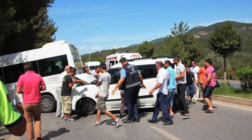 Okul Servisi Kaza Yaptı: 1 Yaralı