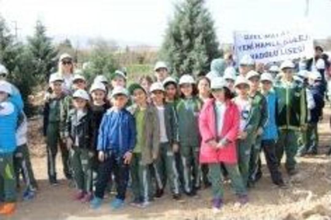 &Ccedil;amlıca &Ouml;ğrencileri Fidan Dikme Etkinliğine Katıldı