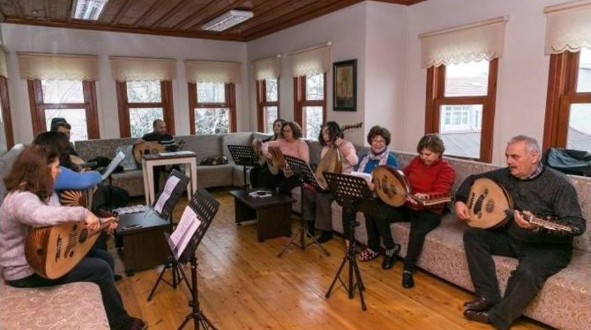 Ey&uuml;psultan K&uuml;lt&uuml;r Sanat Merkezlerinde D&uuml;zenlenen Kurslara Yoğun İlgi