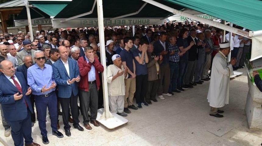 Bakan Eroğlu&rsquo;nun Danışmanı Yaraşır&rsquo;ın Annesi Son Yolculuğuna Uğurlandı