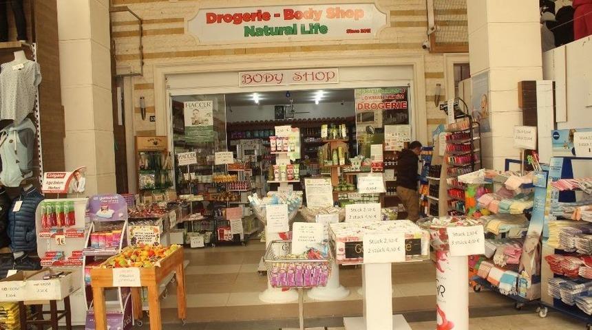 Peştemal, Duş Jeli Ve Sabun Hırsızı Karı-koca Turistler Kameraya Yakalandı