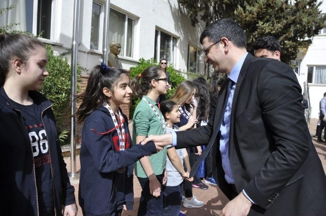 Gaziantep Kolej Vakfında Şampiyonlara Madalya Yağdı