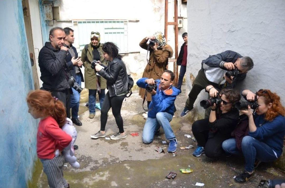 &Uuml;nl&uuml; Fotoğraf&ccedil;ıdan Manisa Sokaklarında Fotoğraf Eğitimi