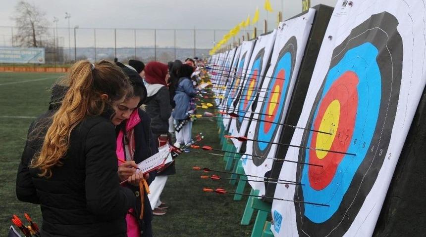 B&uuml;y&uuml;k&ccedil;ekmeceli Ok&ccedil;ulardan 2 Kupa, 8 Madalya