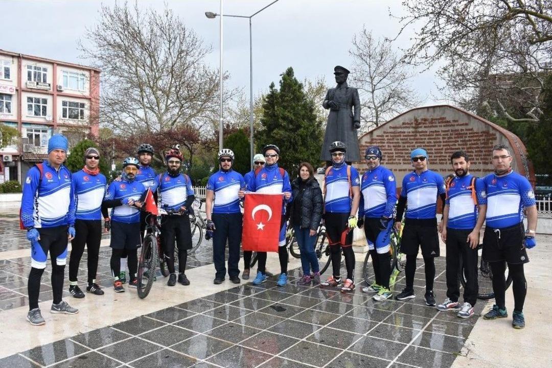 &lsquo;bisiklet Hayattır&rsquo; Grubu &Ccedil;anakkale&rsquo;de Manisa&rsquo;yı Temsil Etti