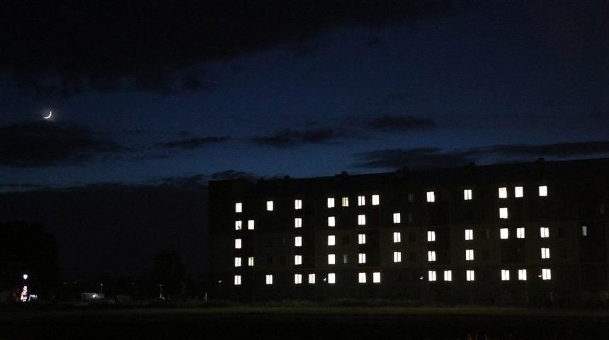 &Ouml;ğrenciler, Yurt Binalarının Işıklarıyla &ldquo;kud&uuml;s&rdquo; Yazdı