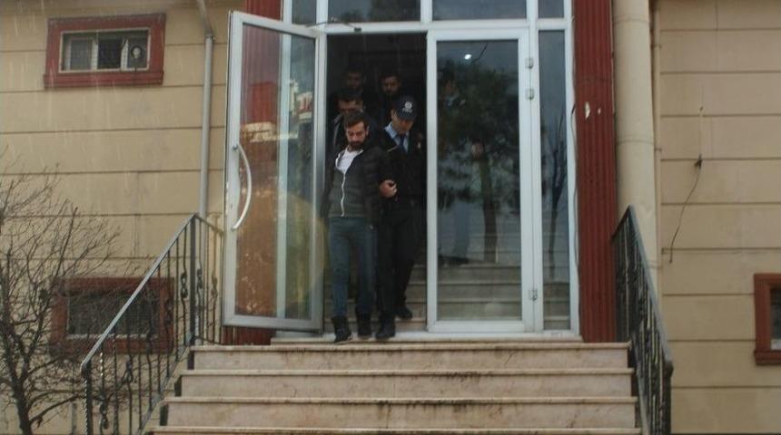 (&ouml;zel Haber) Avcılar E-5&rsquo;teki Silahla Yaralama Olayı Ş&uuml;phelileri Adliyeye Sevk Edildi