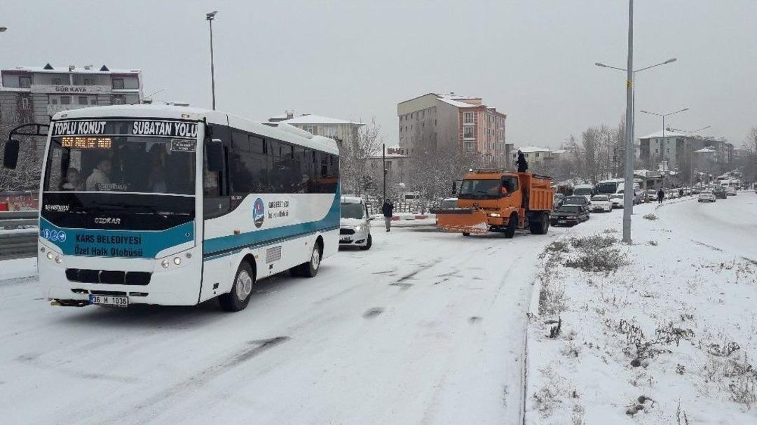 Kars&rsquo;ta Kar Yağdı, Hayat Durdu